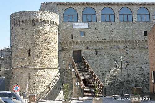 Castello di Civitacampomarano.JPG