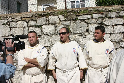 Misteri Campobasso - portatori.JPG